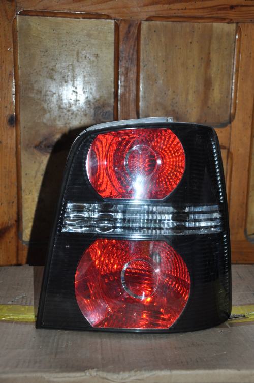 Volkswagen - Touran - (2006 - 2010) - Oświetlenie / Lampa tylna  prawa