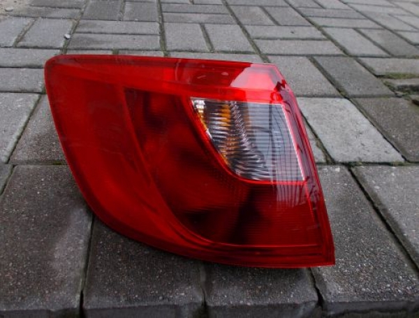 Seat - Ibiza - Kombi - (2010 - 2012) - Oświetlenie / Lampa tylna lewa