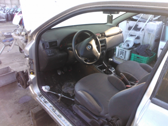 Fiat - Stilo - 3 drzwi - (2001 - 2004) - Wnętrze / Pasy bezpieczeństwa