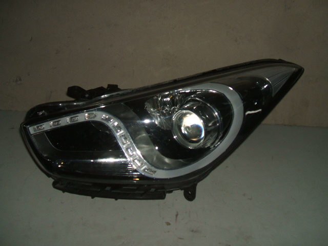 Hyundai - i40 - (2011-) - Oświetlenie / Lampa przednia   lewa Xenon