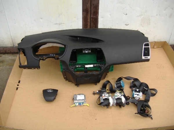 Hyundai - i20 - 5 drzwi - (2008 - 2012) - Poduszki / Komplet