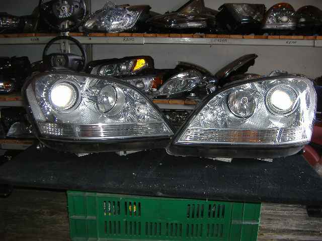 Mercedes-Benz - ML - Klasa - W164 - (2005 - 2008) - Oświetlenie / Lampa przednia  prawa Bixenon