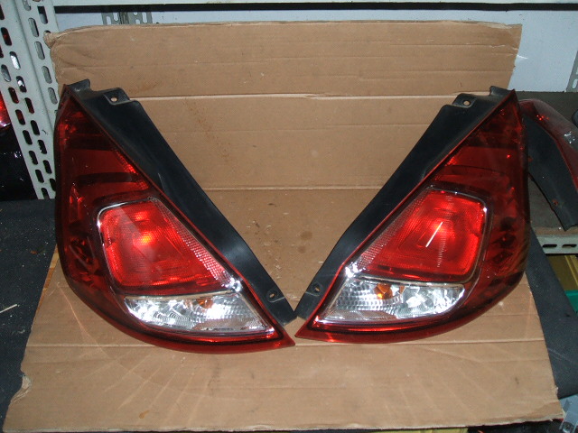 Ford - Fiesta - 3 drzwi - (2008 - 2013) - Oświetlenie / Lampa tylna lewa