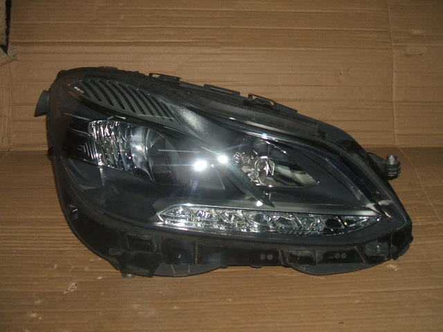 Mercedes-Benz - E-Klasa - S212 - Kombi - (2013 - 2016) - Oświetlenie / Lampa przednia  prawa Bixenon