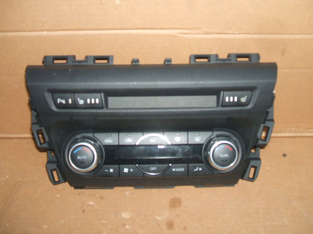 Mazda - 3 - 4 drzwi - (2013 - 2018) - Wnętrze / Włącznik ogrzewania