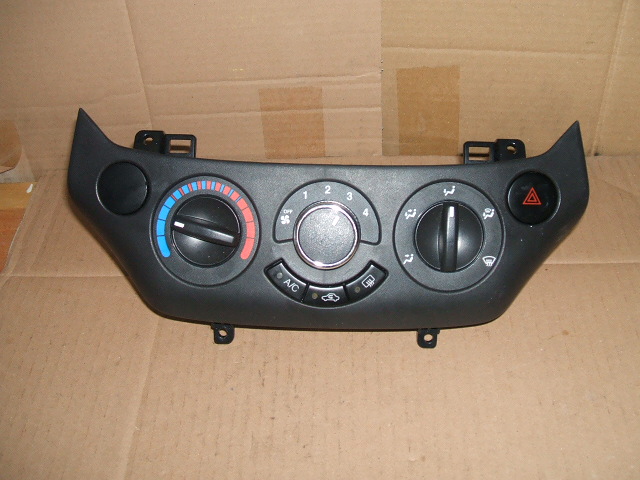 Chevrolet - Aveo - 3 drzwi - (2005 - 2008) - Wnętrze / Włącznik ogrzewania