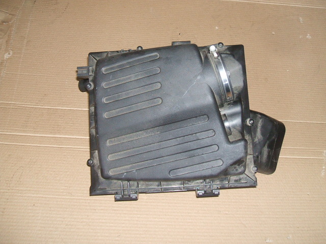 Opel - Insignia - 4 drzwi - (2008 - 2013) - Filtry / Obudowa filtra powietrza