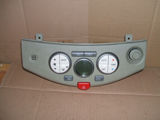 Nissan - Micra - 3 drzwi - (2007 - 2011) - Wnętrze / Włącznik nawiewu